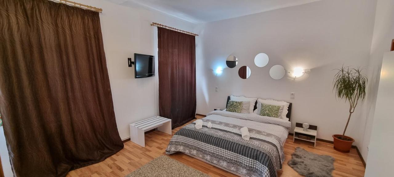 Citadel Rooms Cluj Napoca Bagian luar foto