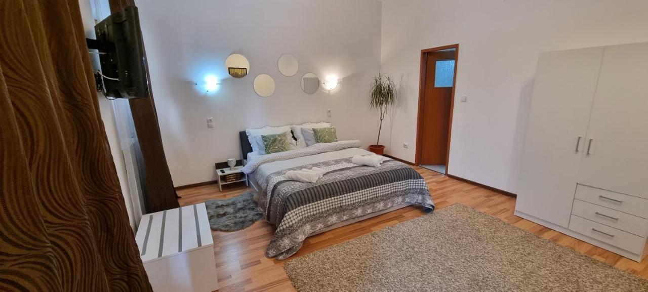 Citadel Rooms Cluj Napoca Bagian luar foto