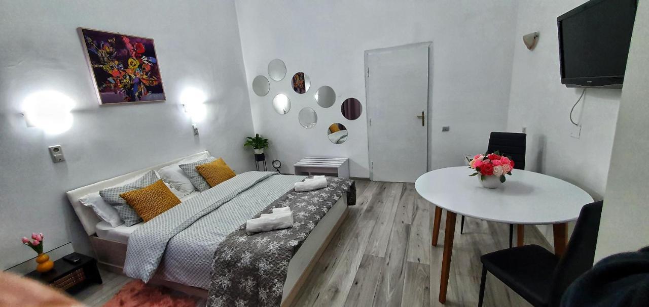 Citadel Rooms Cluj Napoca Bagian luar foto
