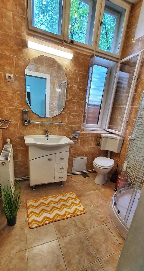 Citadel Rooms Cluj Napoca Bagian luar foto