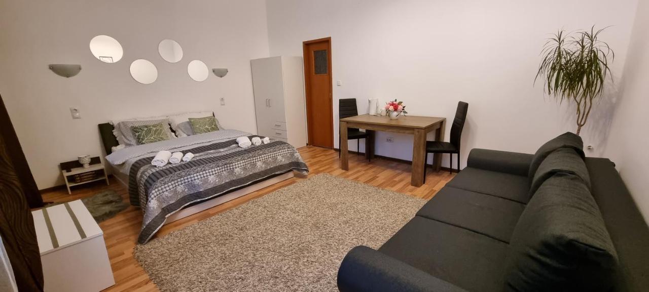 Citadel Rooms Cluj Napoca Bagian luar foto